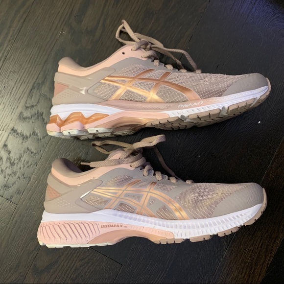 Asics Gel-Kayano 26 in Fawn / Rose Gold Running - Picture 6 of 10